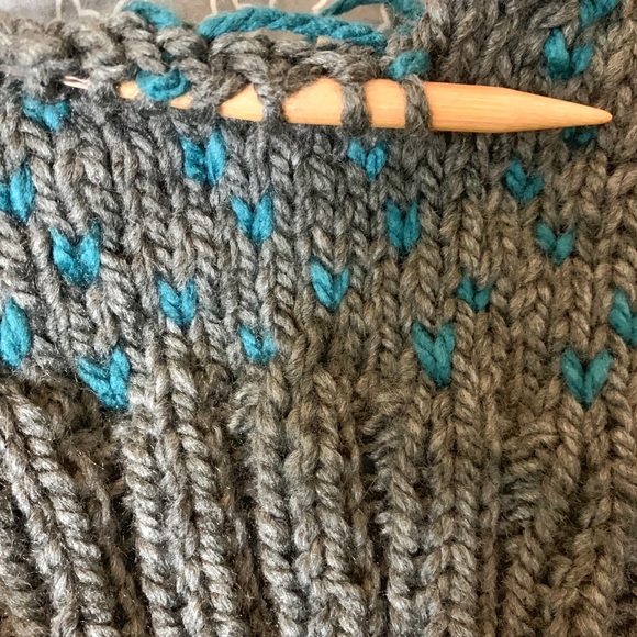 🐳 3/$25 Tiny Blue Hearts Pom Pom Hat - Picture 5 of 7